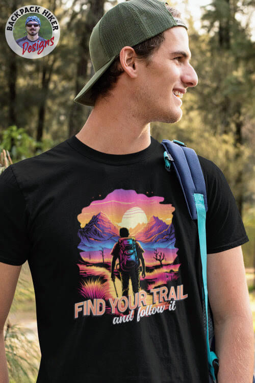 Tricou in stil synthwave - Find your trail and follow it